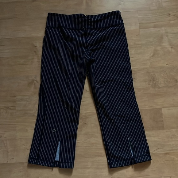 VTG Y2K Lululemon vertical stripe cropped flare leggings, size S - Picture 3 of 3